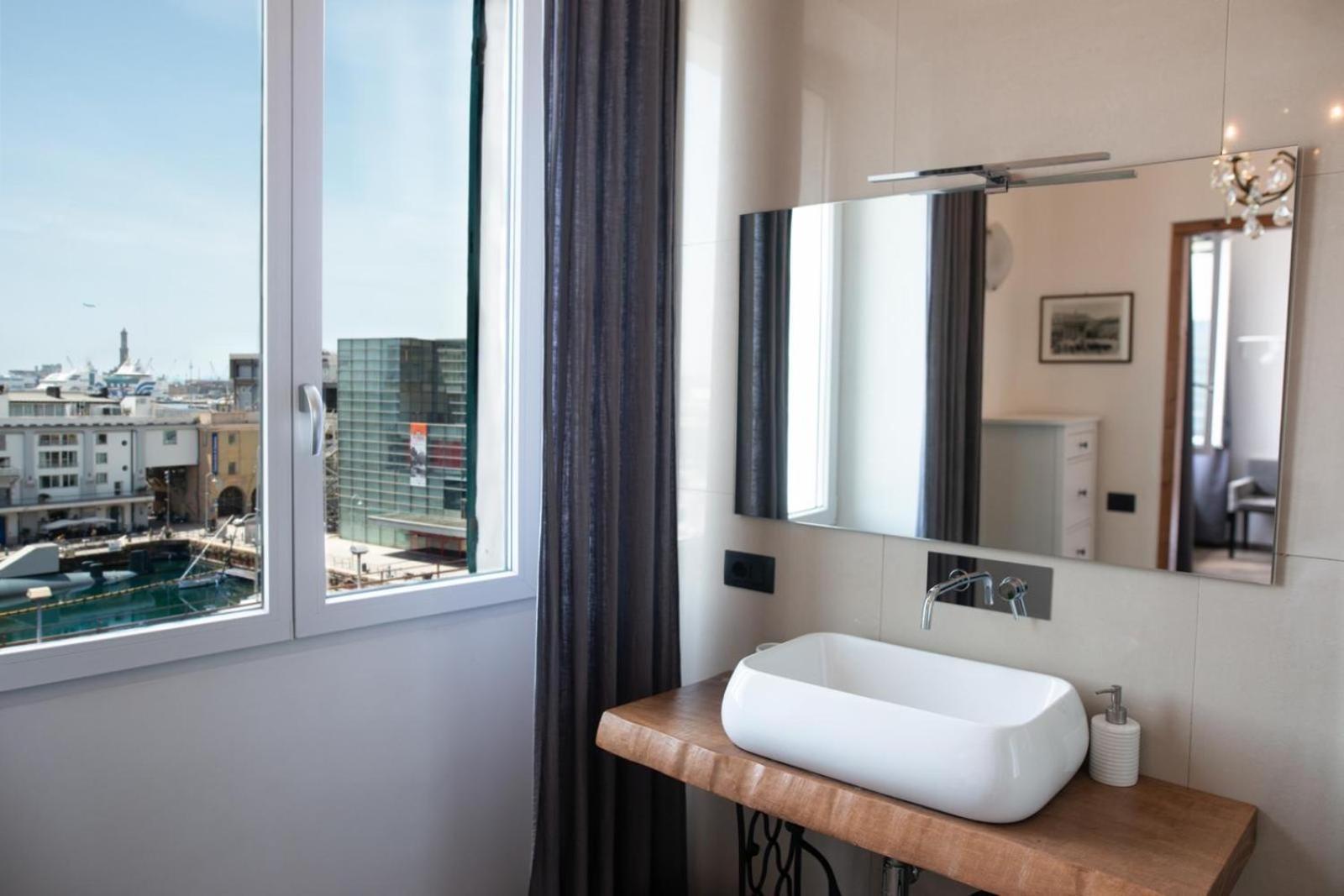Port View Hotel Genoa Bagian luar foto