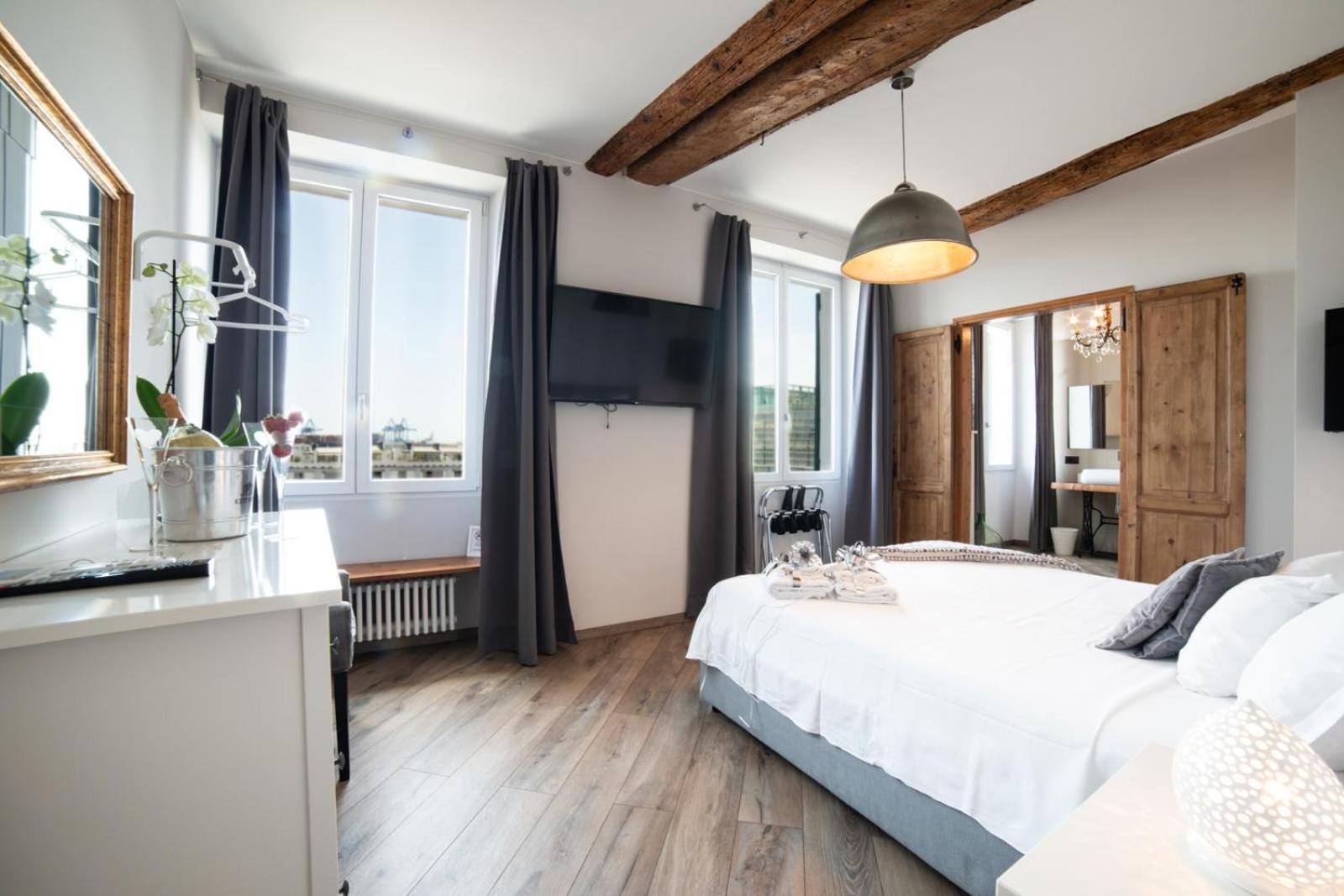 Port View Hotel Genoa Bagian luar foto