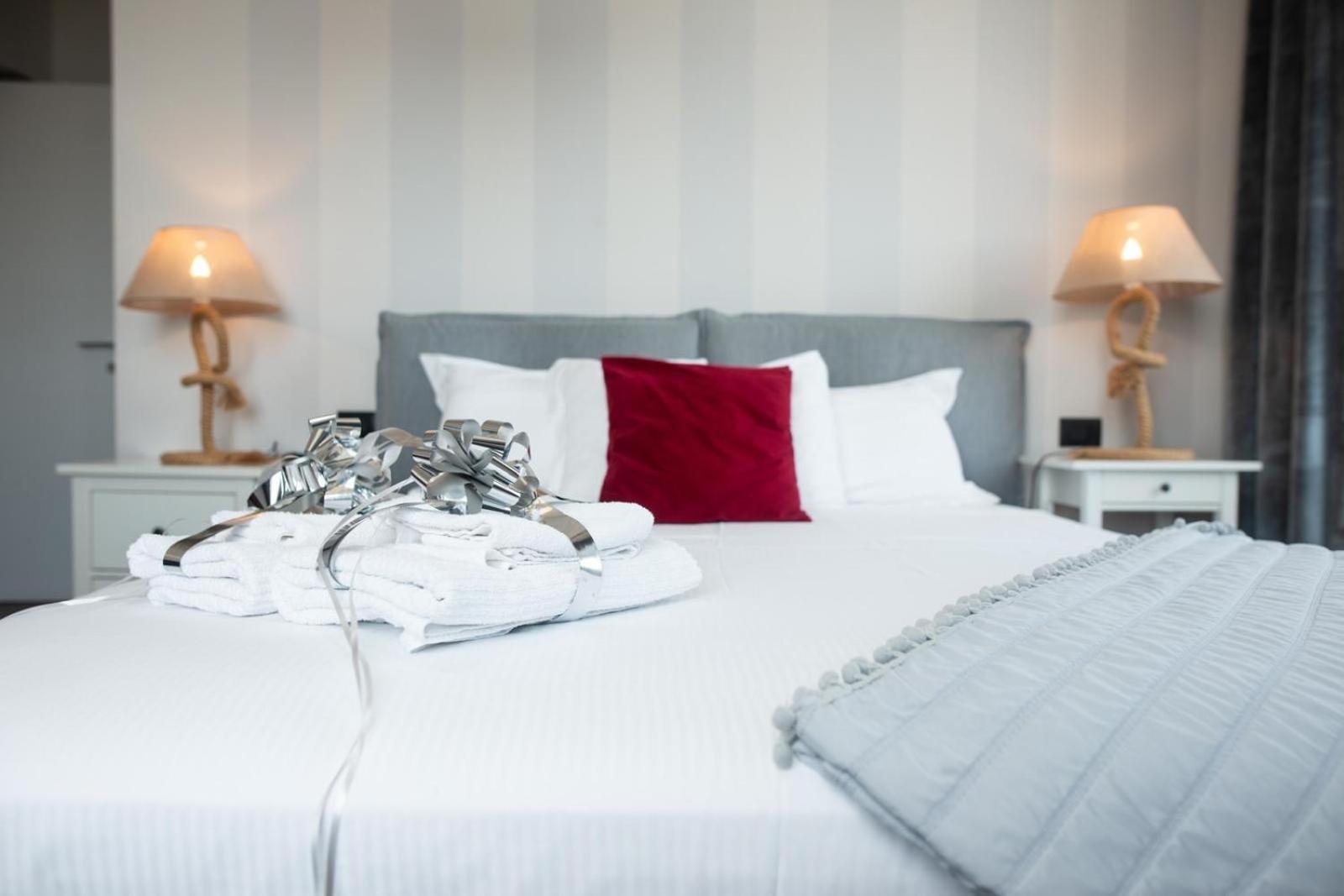 Port View Hotel Genoa Bagian luar foto