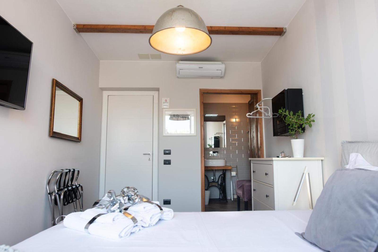 Port View Hotel Genoa Bagian luar foto