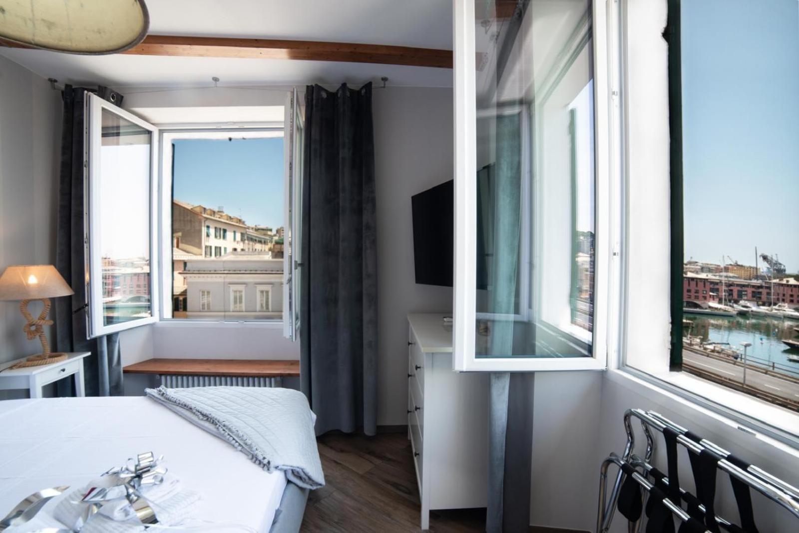 Port View Hotel Genoa Bagian luar foto