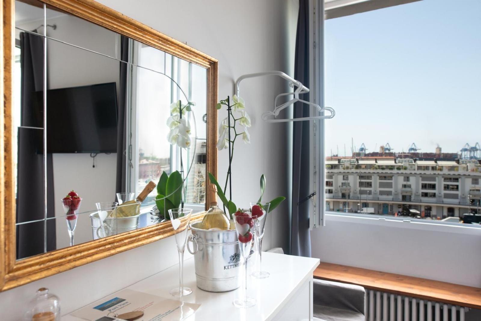 Port View Hotel Genoa Bagian luar foto